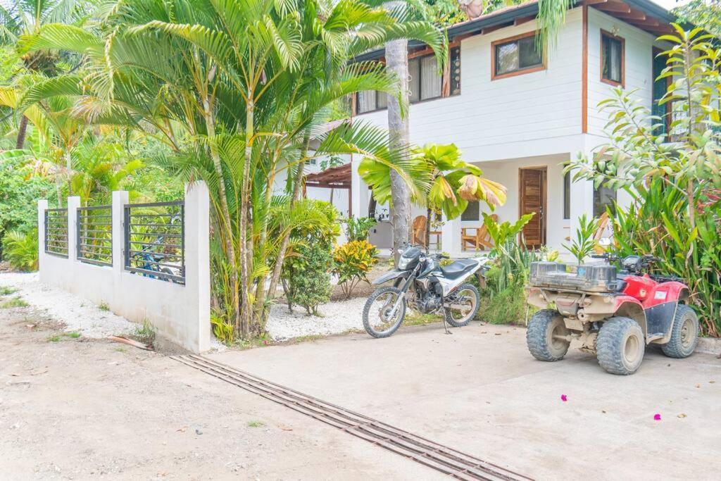 Surfside Apartments - Mal Pais Malpais Eksteriør bilde